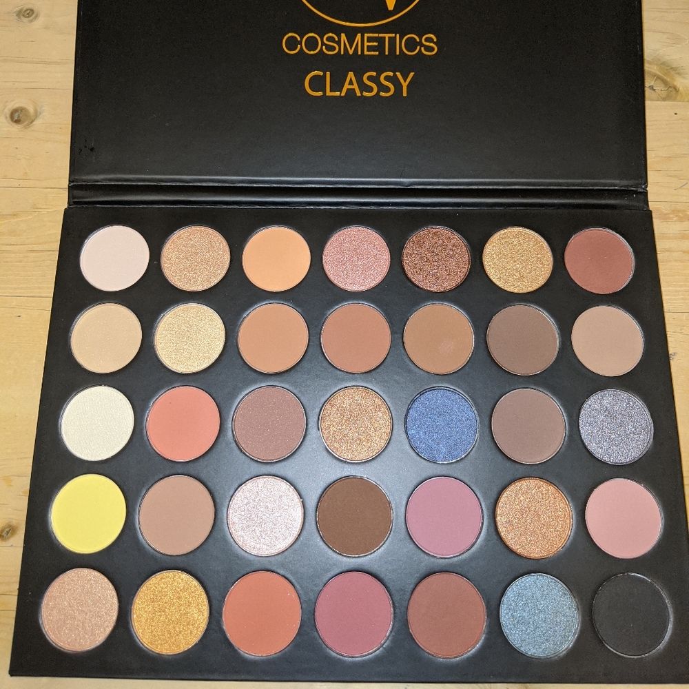 Tops seller Eyeshadow palette Classy